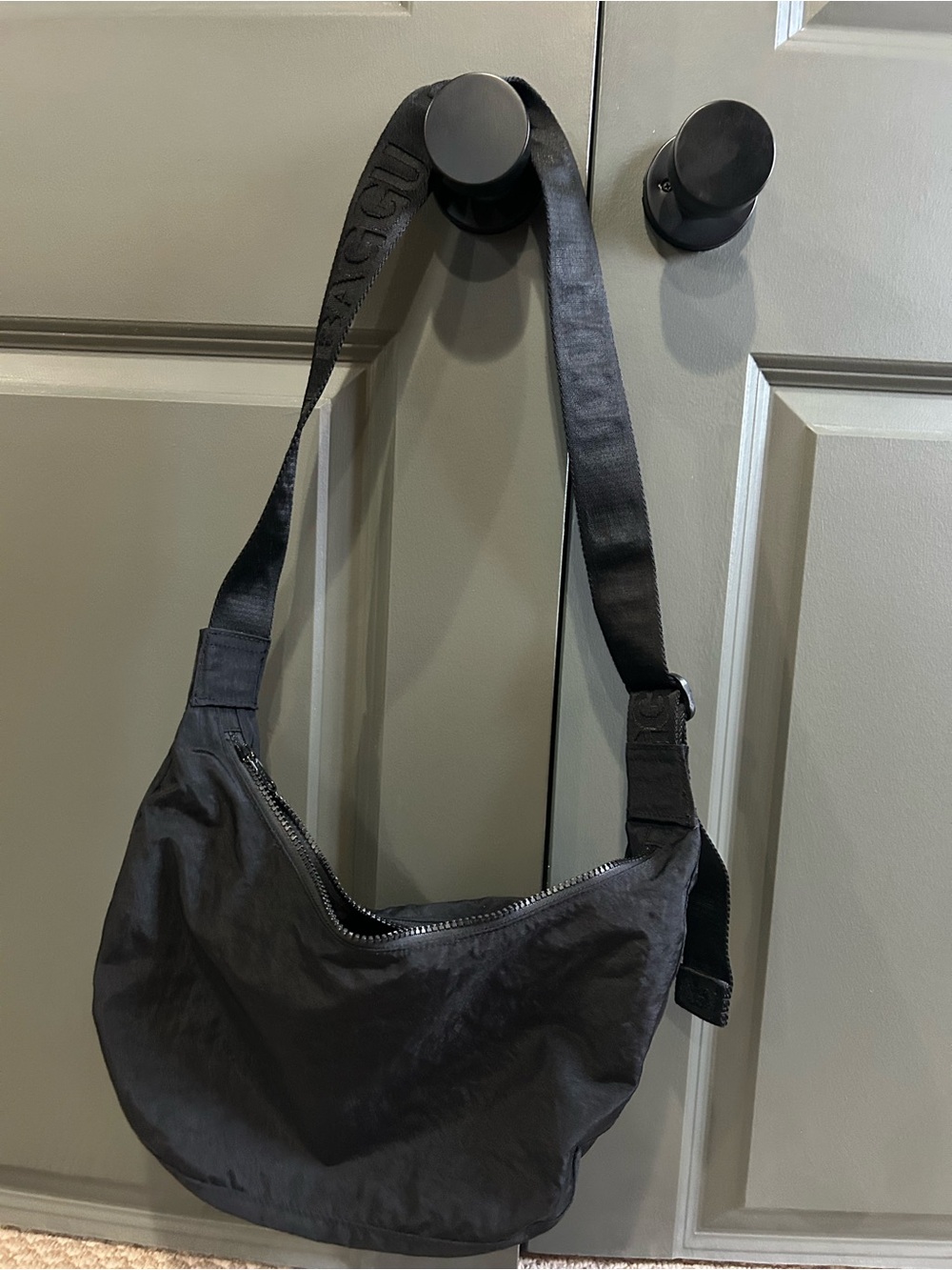 Baggu Medium Nylon Crescent Bag - Black - Picture 3 of 4